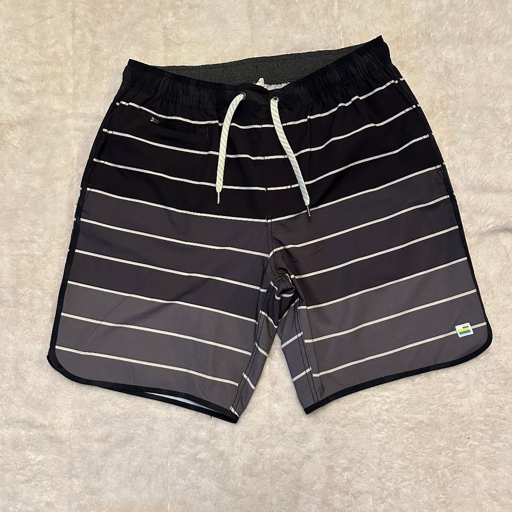 Vuori Banks Shorts Black & Grey Stripe Size Large